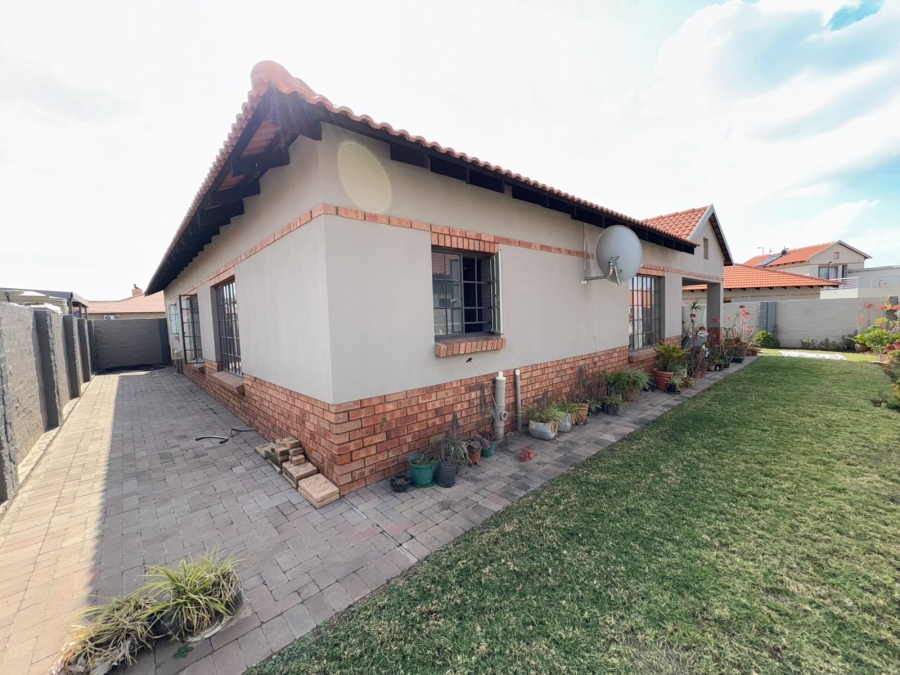 4 Bedroom Property for Sale in Waterkloof A H North West